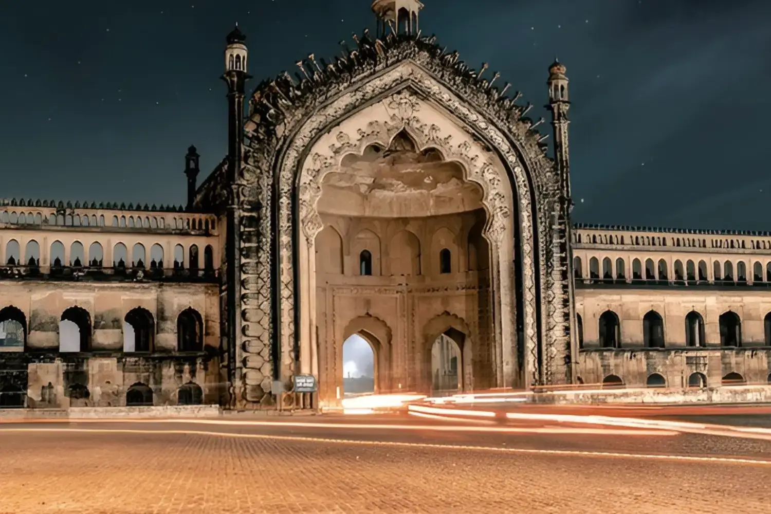 UP Tourism - Rumi Darwaza, Lucknow