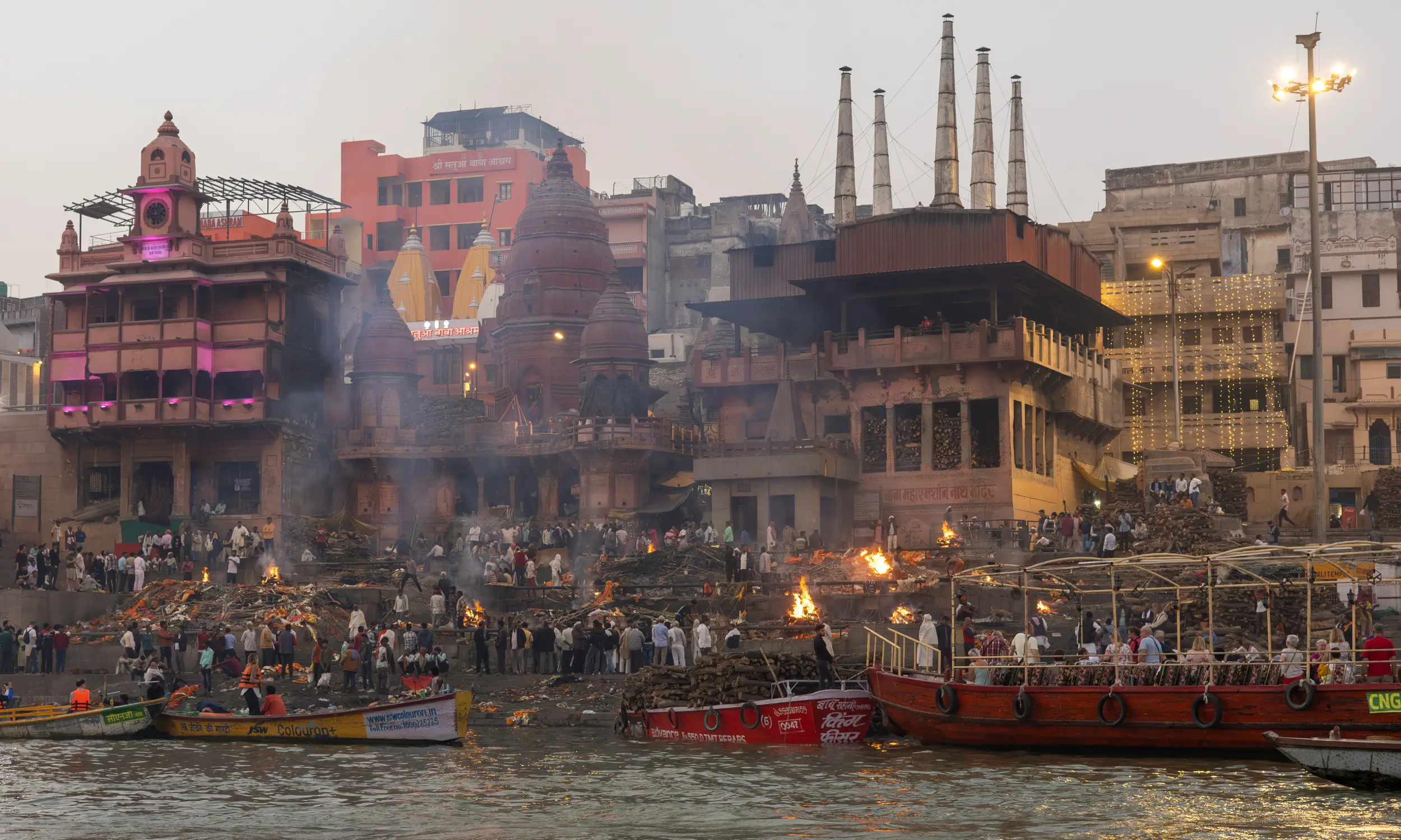 Why Varanasi Needs Extra Planning for Mixed-Generation Groups
